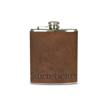 Störtebeker Flachmann in einer hochwertigen Ledertasche.